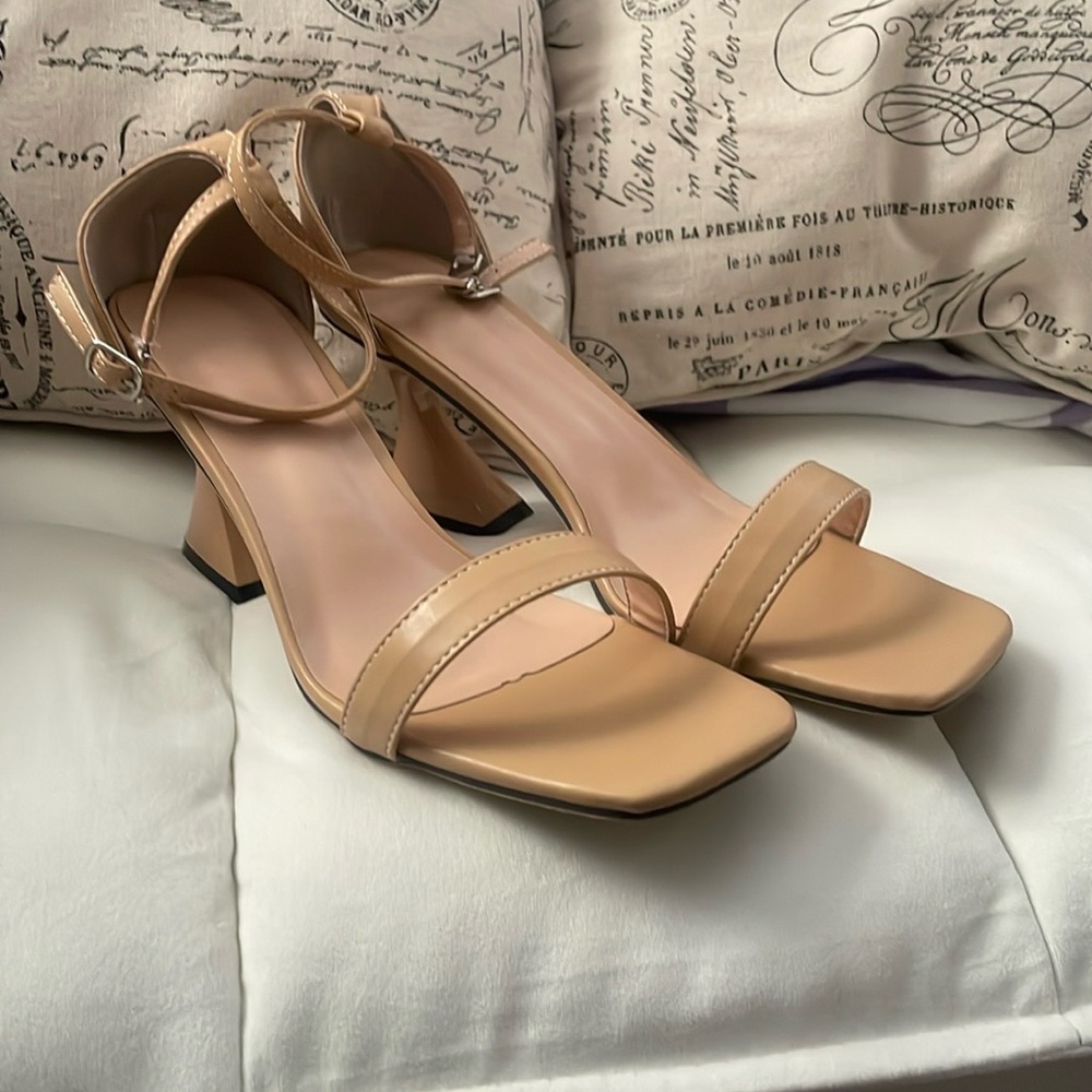 Chic heels - Picture 3 of 9